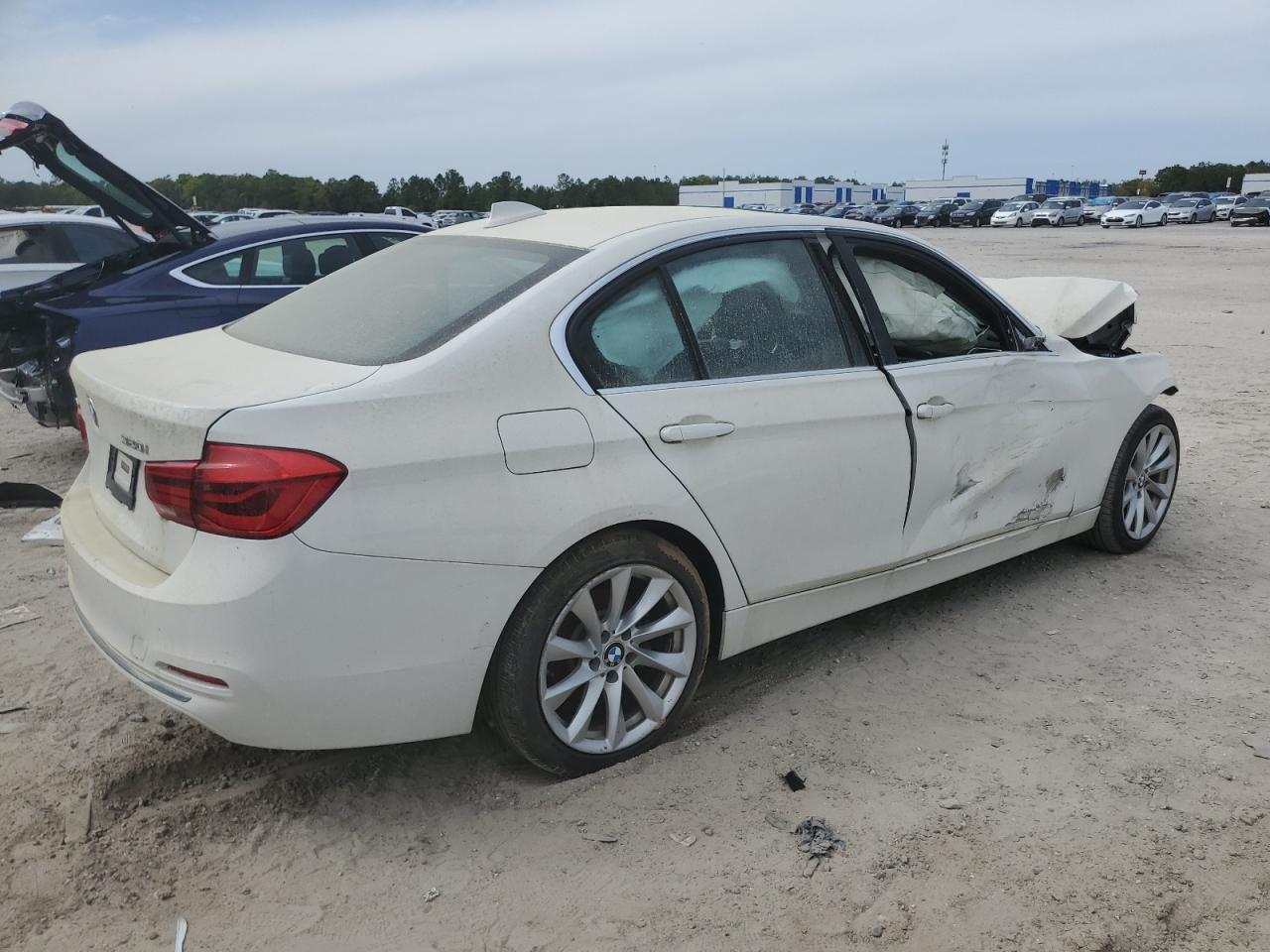 Photo 2 VIN: WBA8A3C31HK693097 - BMW 3ER 