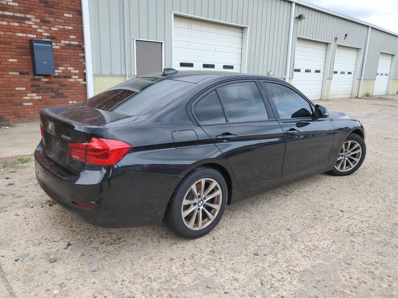 Photo 2 VIN: WBA8A3C53GK690556 - BMW 320I 