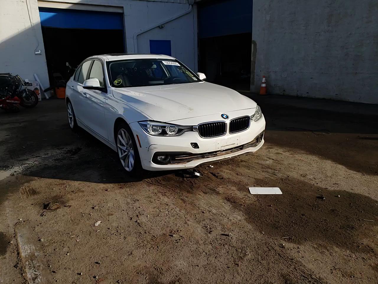 Photo 10 VIN: WBA8A3C57JA494858 - BMW 320 XI 