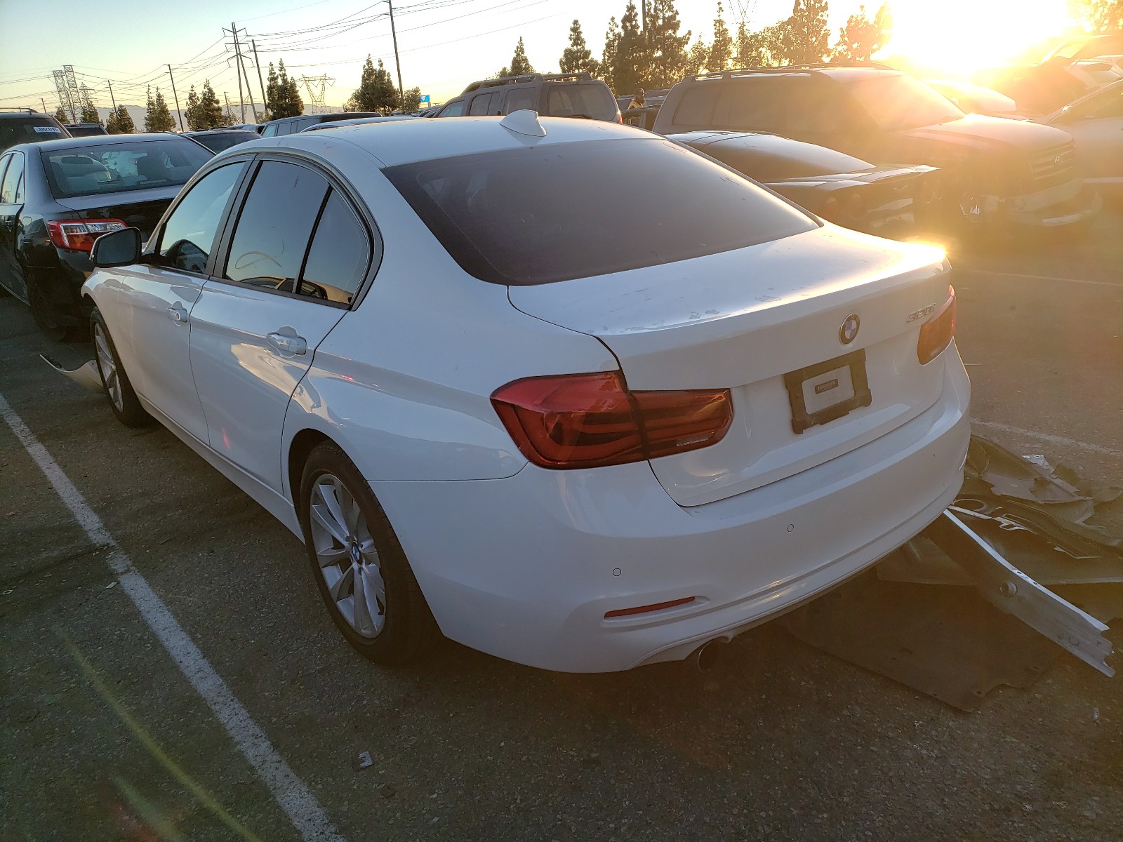 Photo 2 VIN: WBA8A9C50HK620145 - BMW 320 I 