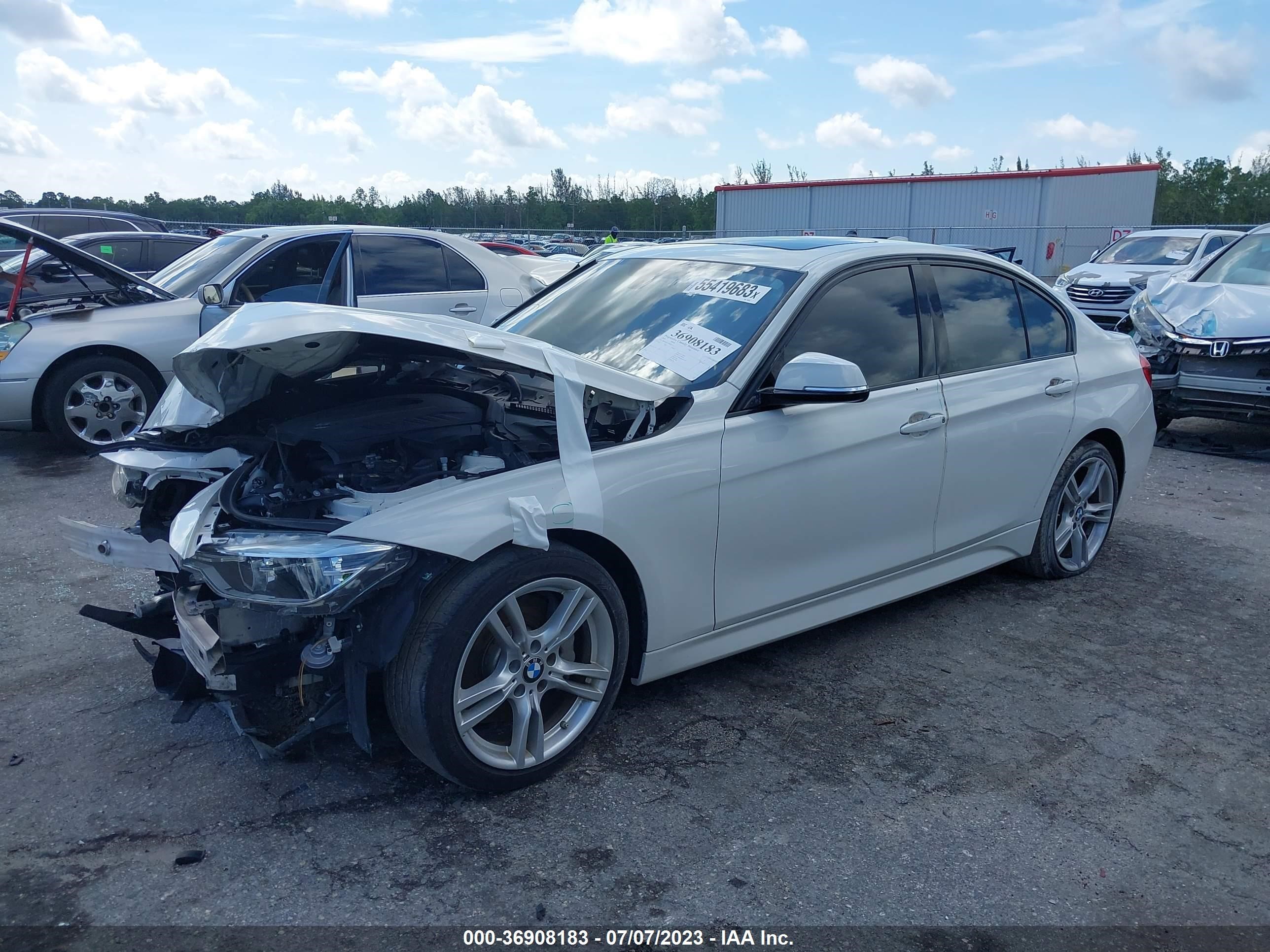 Photo 1 VIN: WBA8B3C58JK843453 - BMW 3 SERIES 