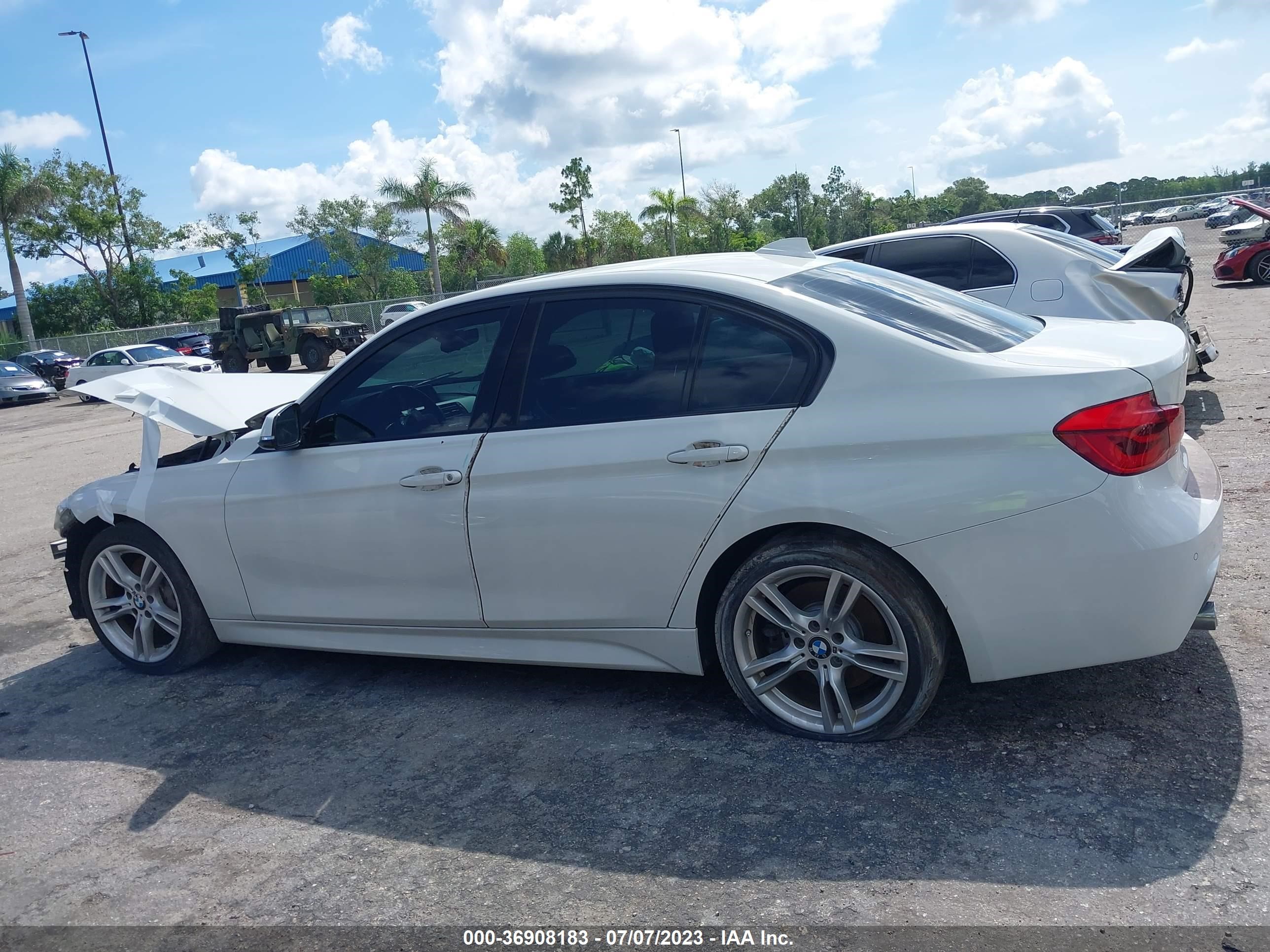 Photo 13 VIN: WBA8B3C58JK843453 - BMW 3 SERIES 