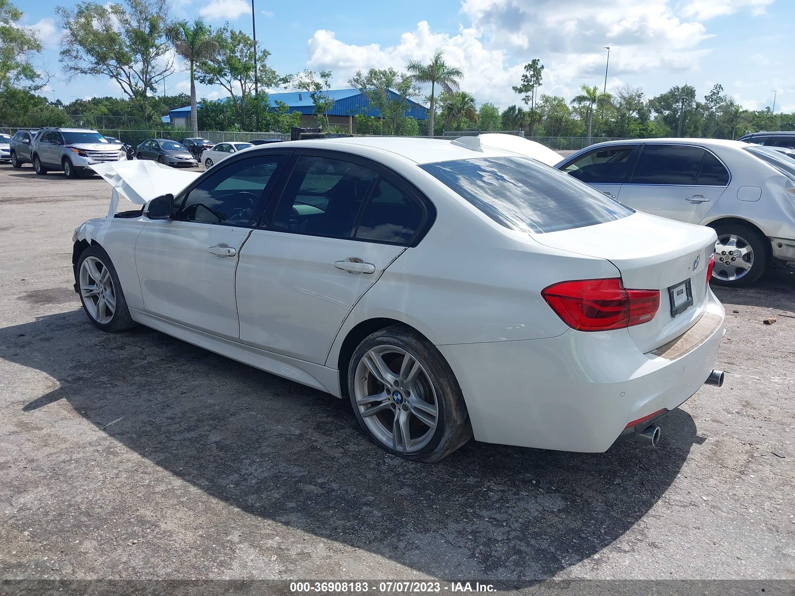 Photo 2 VIN: WBA8B3C58JK843453 - BMW 3 SERIES 