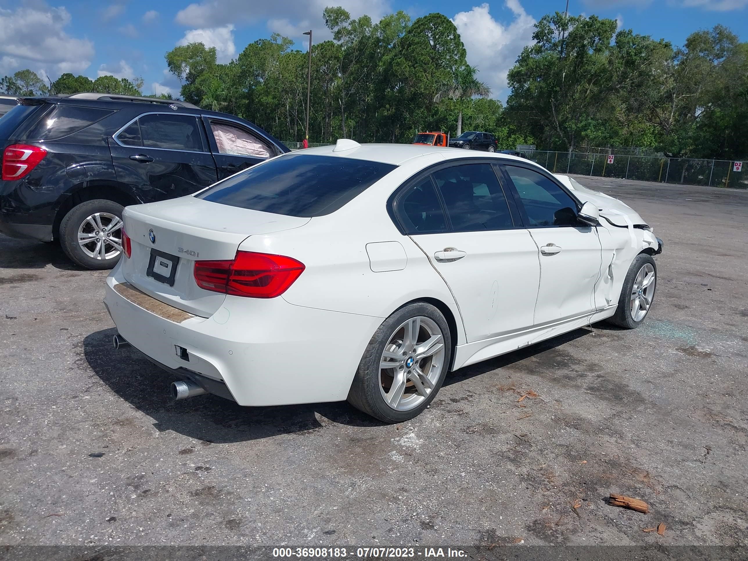 Photo 3 VIN: WBA8B3C58JK843453 - BMW 3 SERIES 