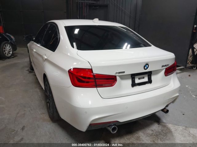 Photo 2 VIN: WBA8B7C5XJA577060 - BMW 340I 