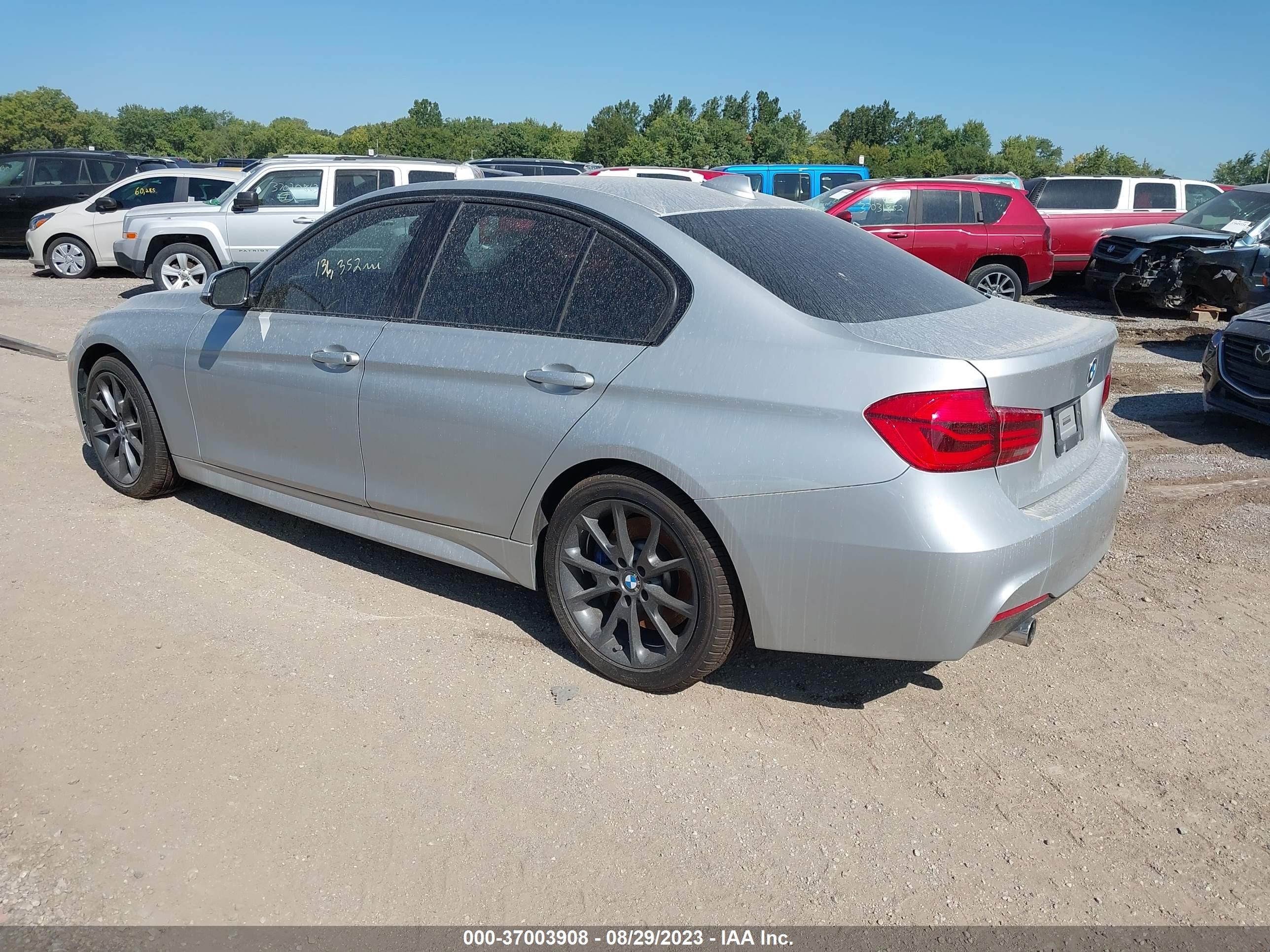 Photo 2 VIN: WBA8B7G3XHNT70910 - BMW 3ER 