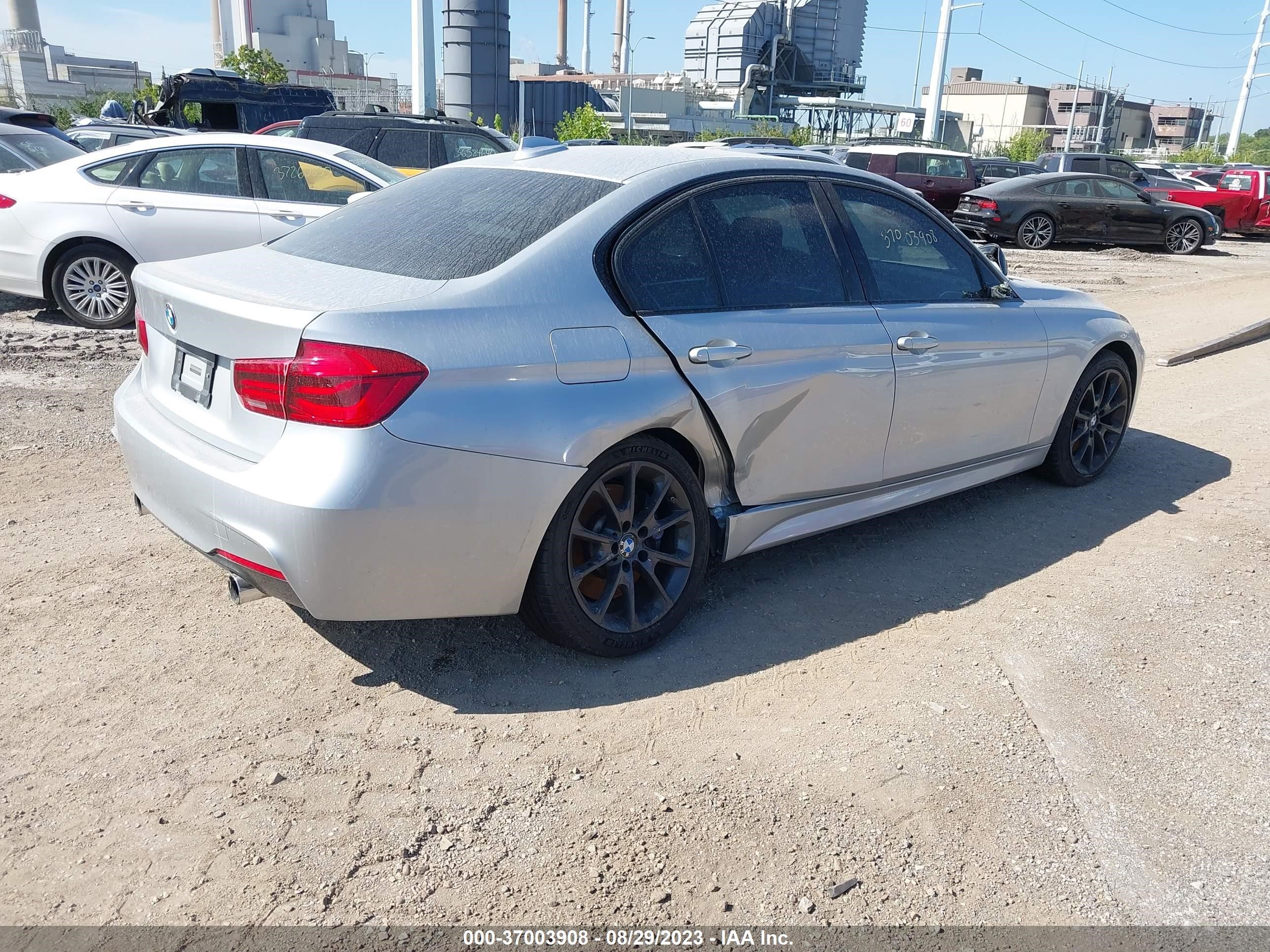 Photo 3 VIN: WBA8B7G3XHNT70910 - BMW 3ER 