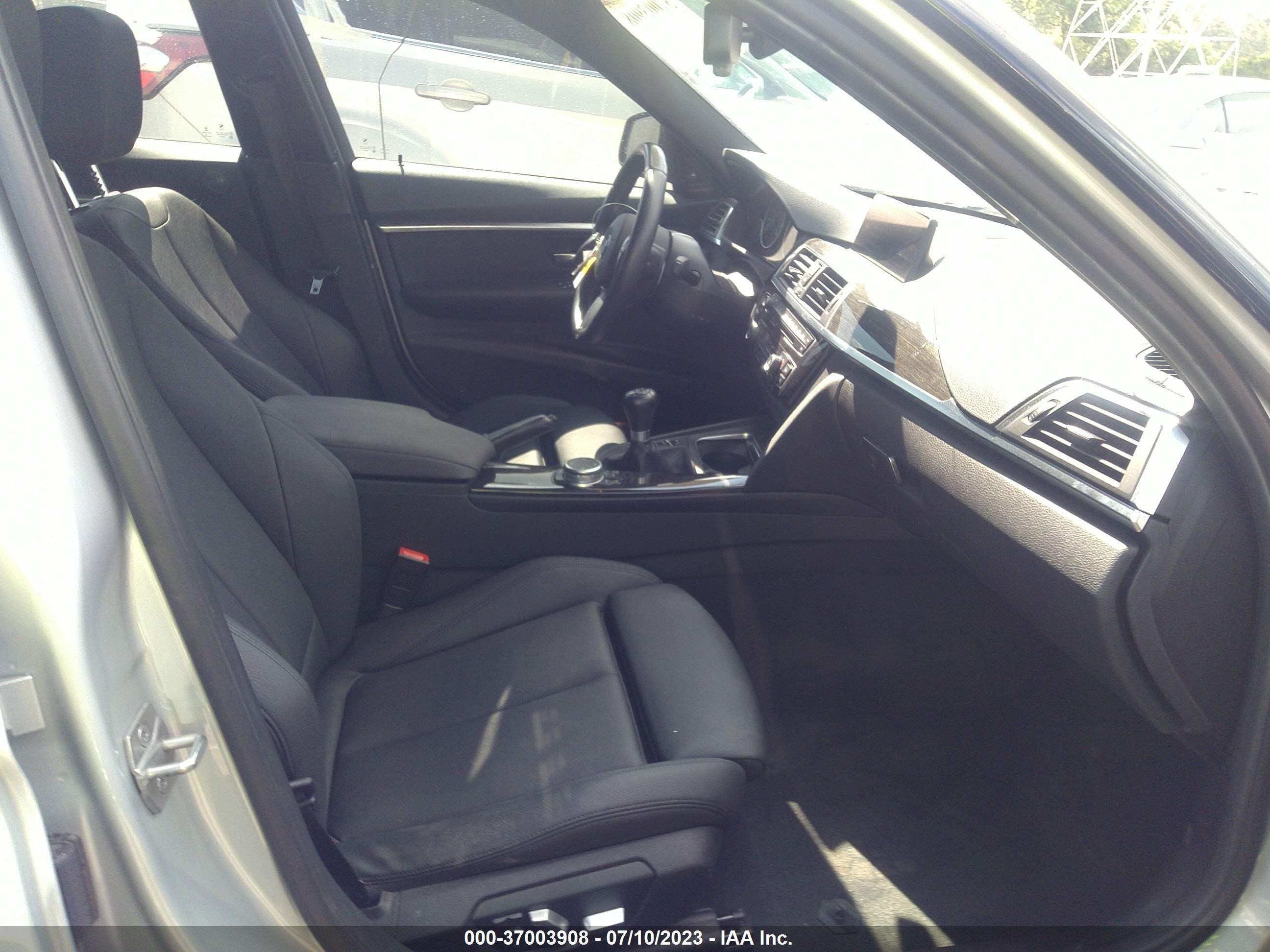 Photo 4 VIN: WBA8B7G3XHNT70910 - BMW 3ER 