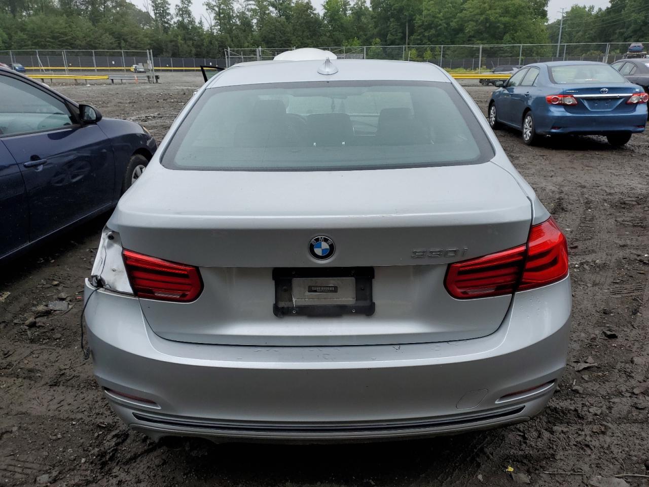 Photo 5 VIN: WBA8B9C30HK885613 - BMW 330I 