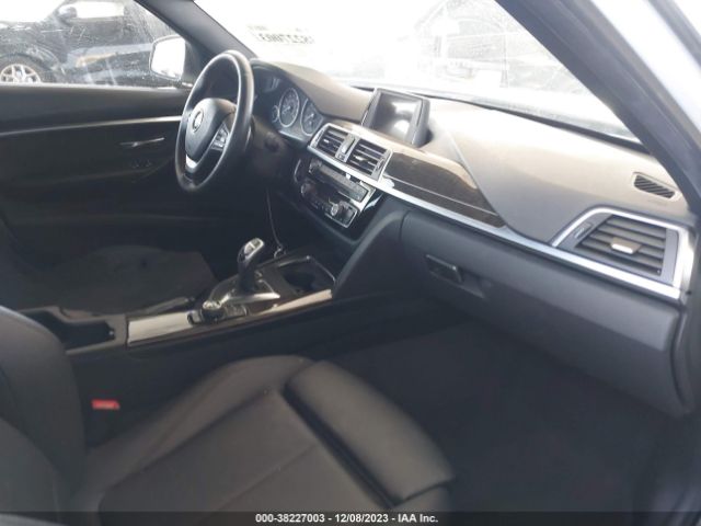 Photo 4 VIN: WBA8B9C51HK675782 - BMW 330I 