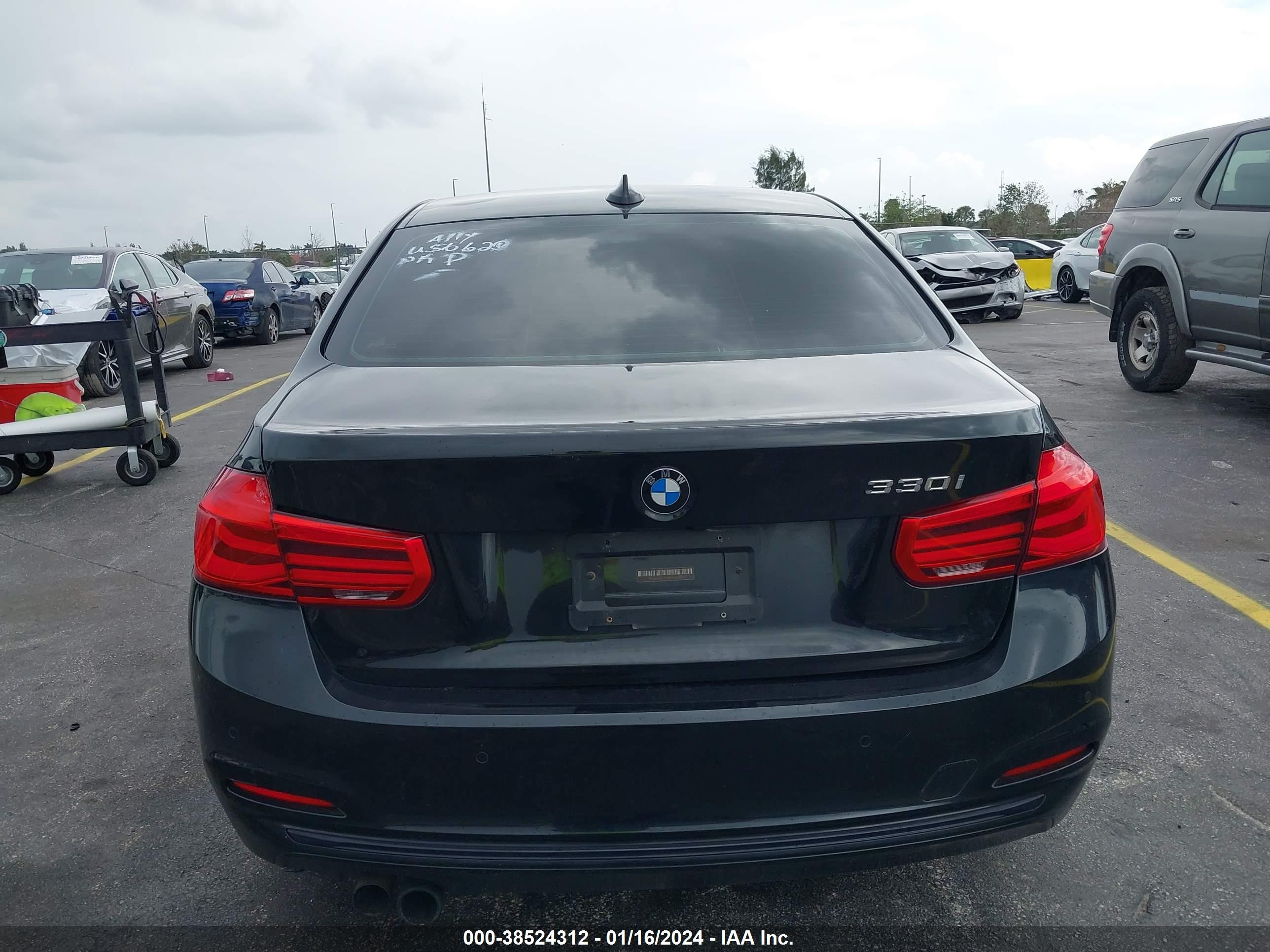 Photo 15 VIN: WBA8B9G3XHNU56620 - BMW 3ER 