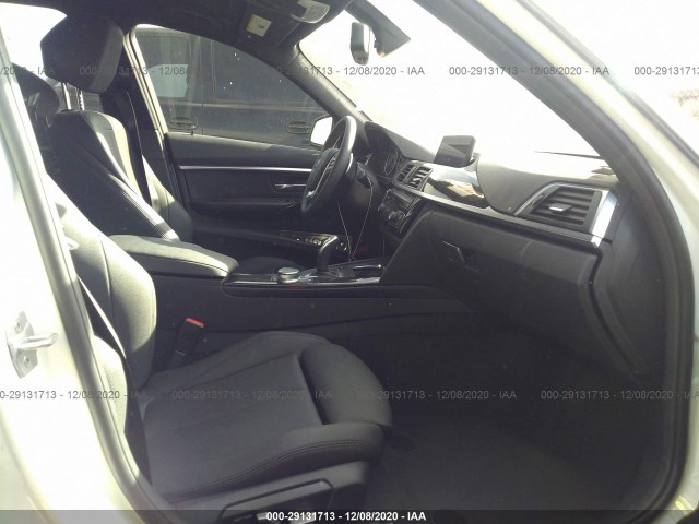 Photo 4 VIN: WBA8B9G5XJNU99457 - BMW 3 