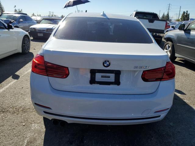 Photo 5 VIN: WBA8B9G5XJNV00204 - BMW 3 SERIES 