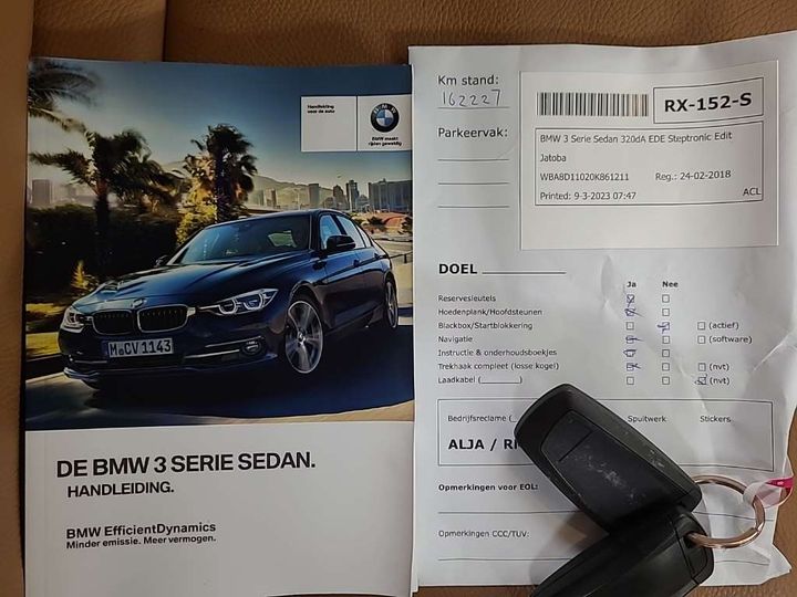 Photo 13 VIN: WBA8D11020K861211 - BMW 3 SERIE SEDAN 