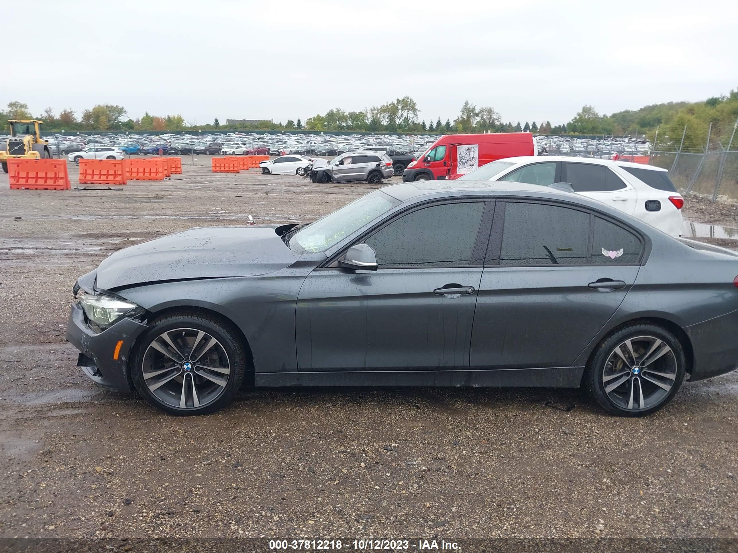 Photo 13 VIN: WBA8D9C53JEM32697 - BMW 3ER 