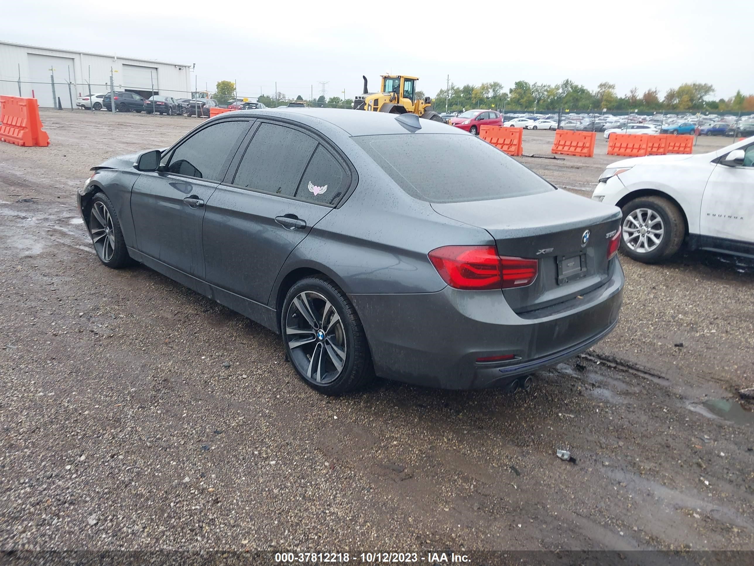 Photo 2 VIN: WBA8D9C53JEM32697 - BMW 3ER 