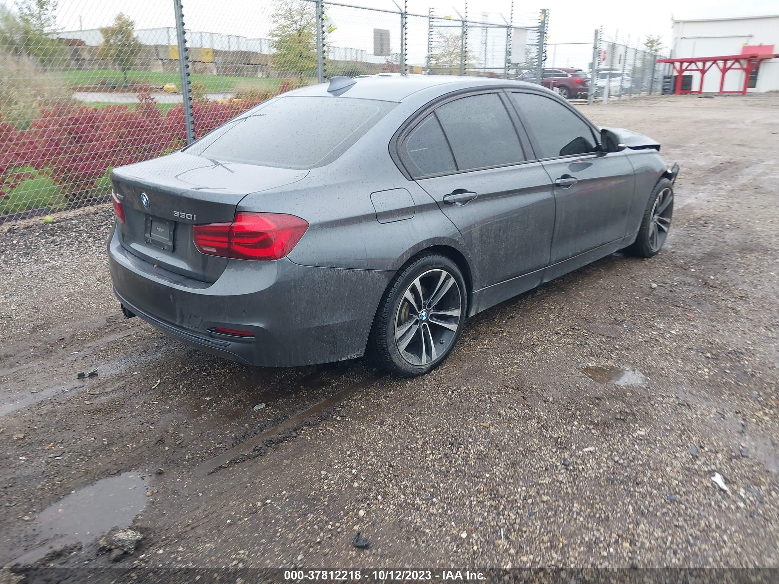 Photo 3 VIN: WBA8D9C53JEM32697 - BMW 3ER 