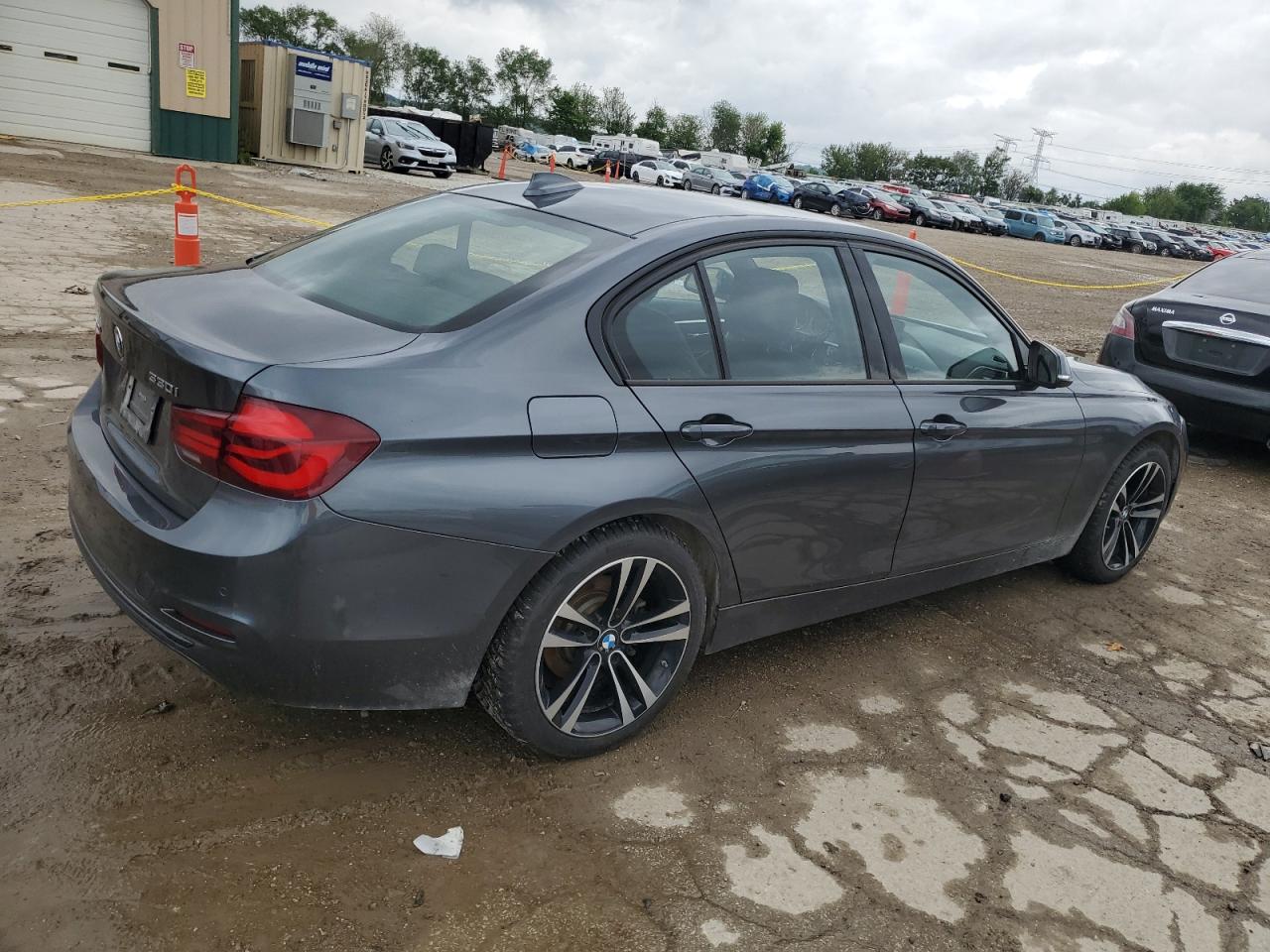 Photo 2 VIN: WBA8D9C59JA615951 - BMW 3ER 