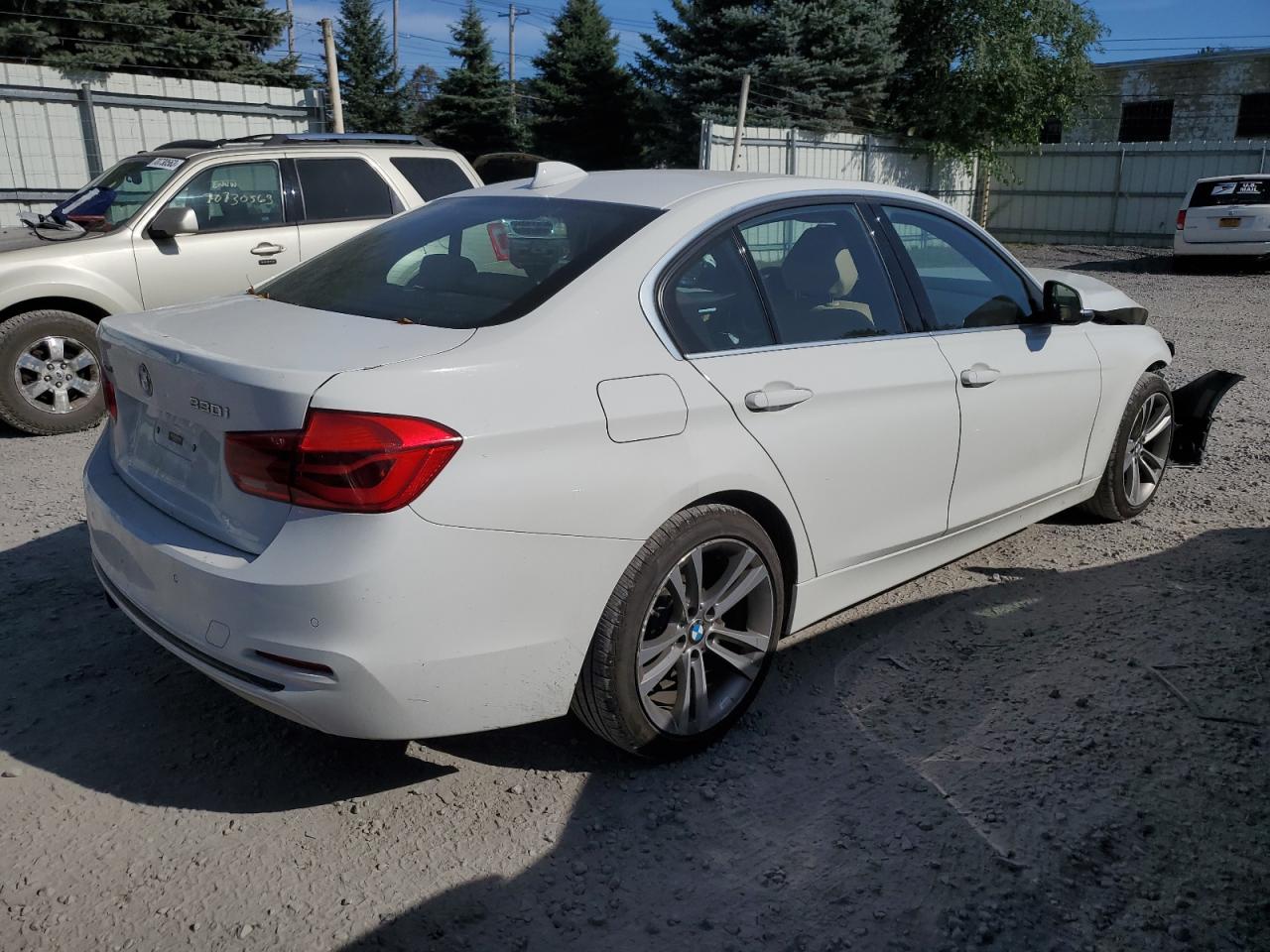 Photo 2 VIN: WBA8D9C5XJA616154 - BMW 3ER 