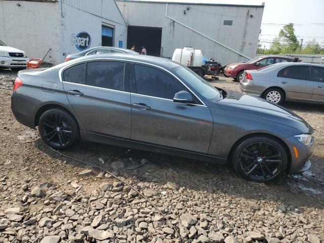 Photo 3 VIN: WBA8D9C5XJEM32499 - BMW 330I 