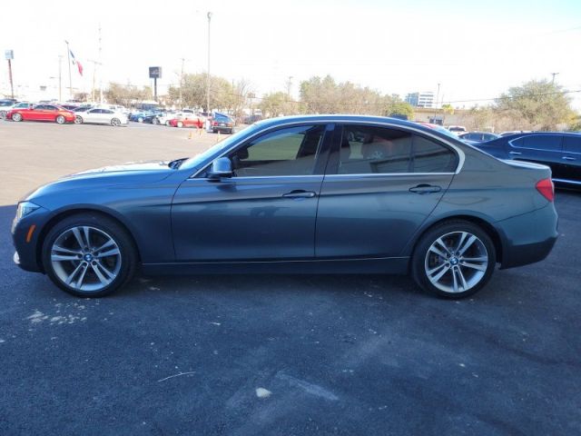 Photo 1 VIN: WBA8D9G38HNU66301 - BMW 3 SERIES 