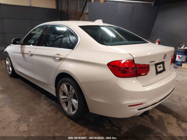 Photo 2 VIN: WBA8D9G55HNU61221 - BMW 330 