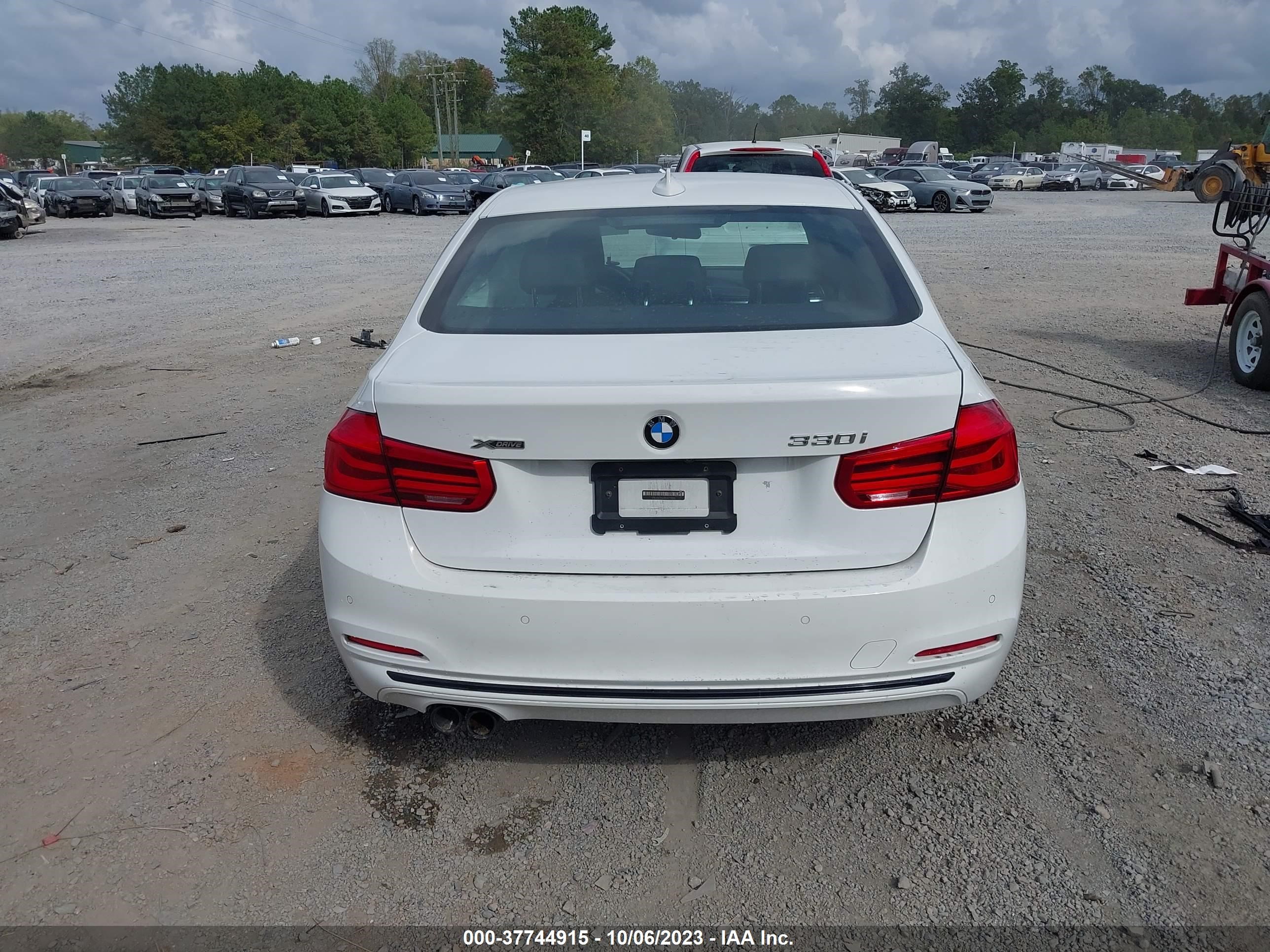 Photo 15 VIN: WBA8D9G58HNT91021 - BMW 330I 