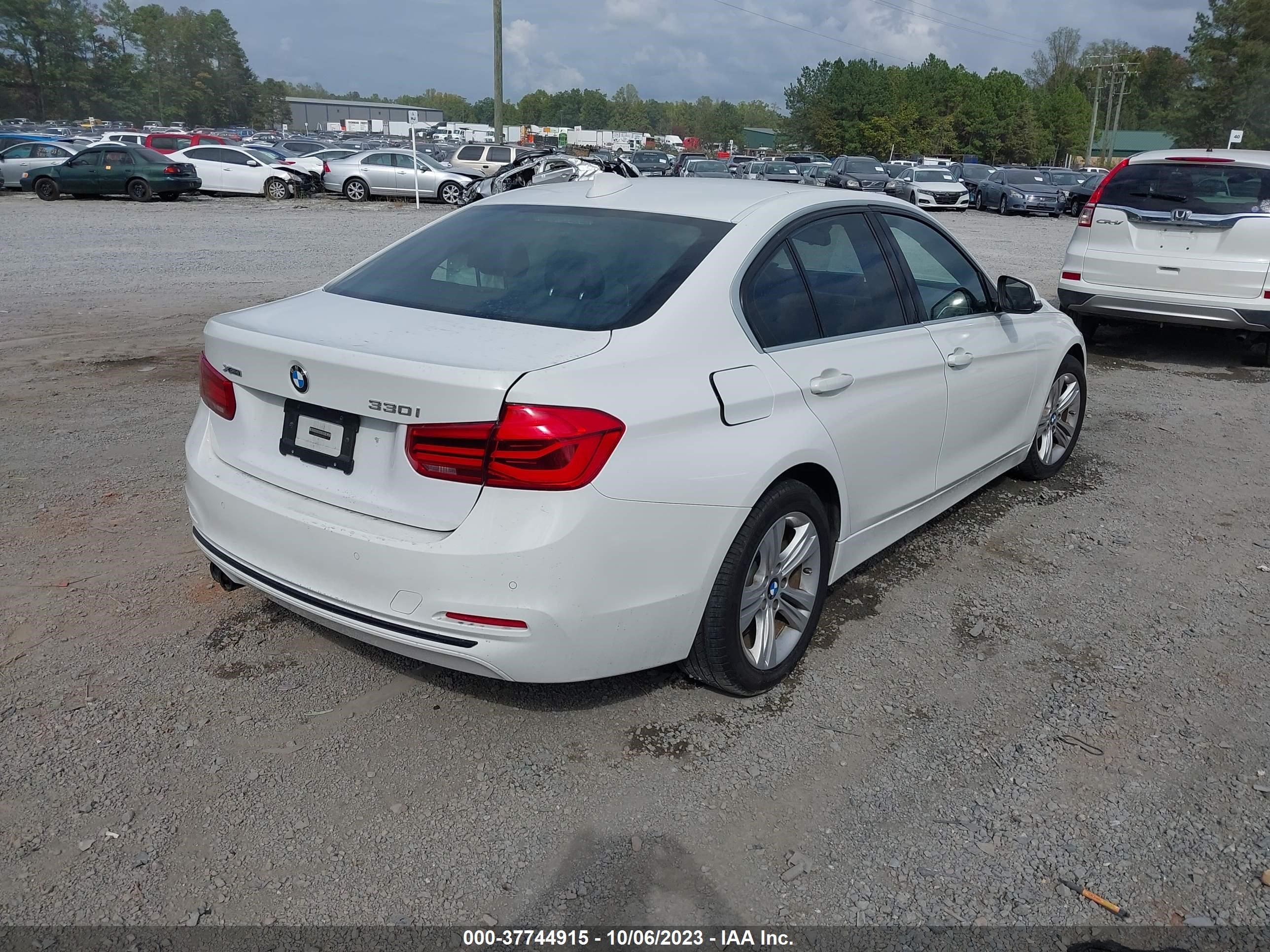 Photo 3 VIN: WBA8D9G58HNT91021 - BMW 330I 