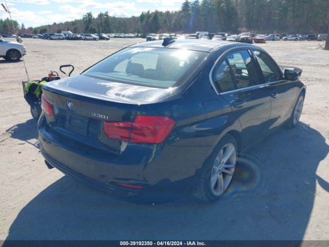 Photo 3 VIN: WBA8D9G5XJNU66713 - BMW 330I 