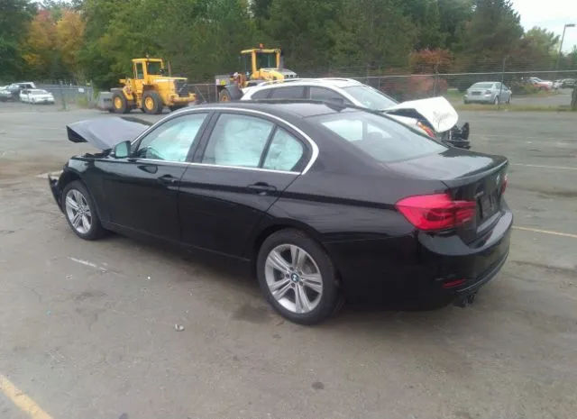 Photo 2 VIN: WBA8D9G5XJNU72852 - BMW 3 SERIES 