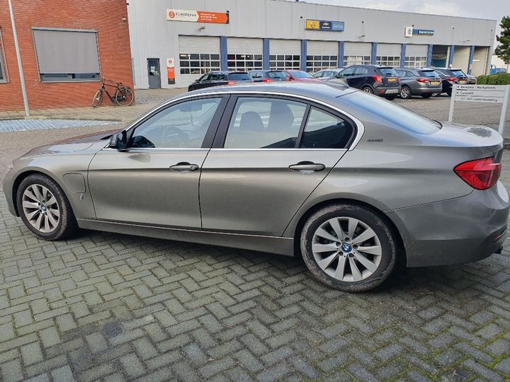 Photo 2 VIN: WBA8E11000K828883 - BMW 3 SERIE SEDAN 