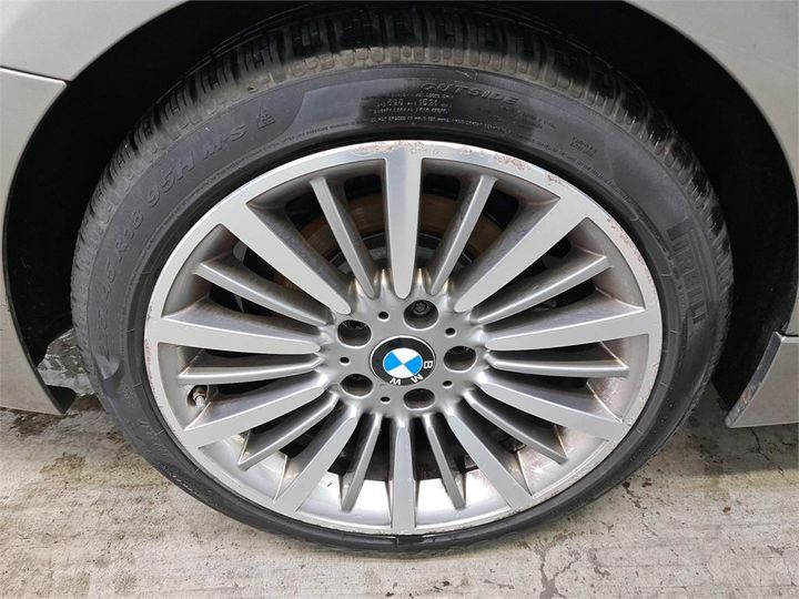 Photo 15 VIN: WBA8E11000K829029 - BMW 330 