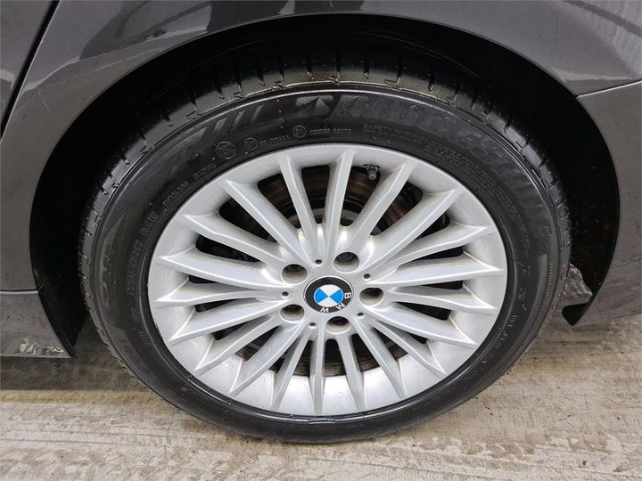 Photo 14 VIN: WBA8E11000K829242 - BMW 330 