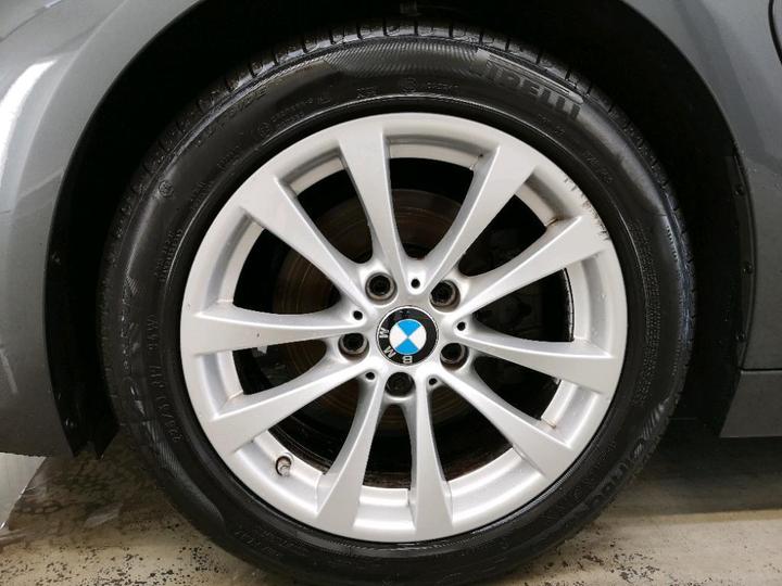 Photo 12 VIN: WBA8E11000K829743 - BMW 330 