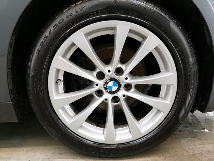 Photo 13 VIN: WBA8E11000K829743 - BMW 330 