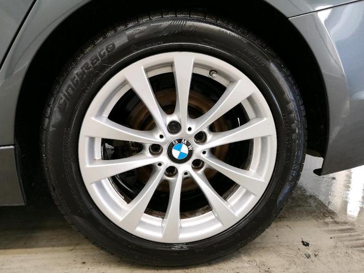 Photo 14 VIN: WBA8E11000K829743 - BMW 330 