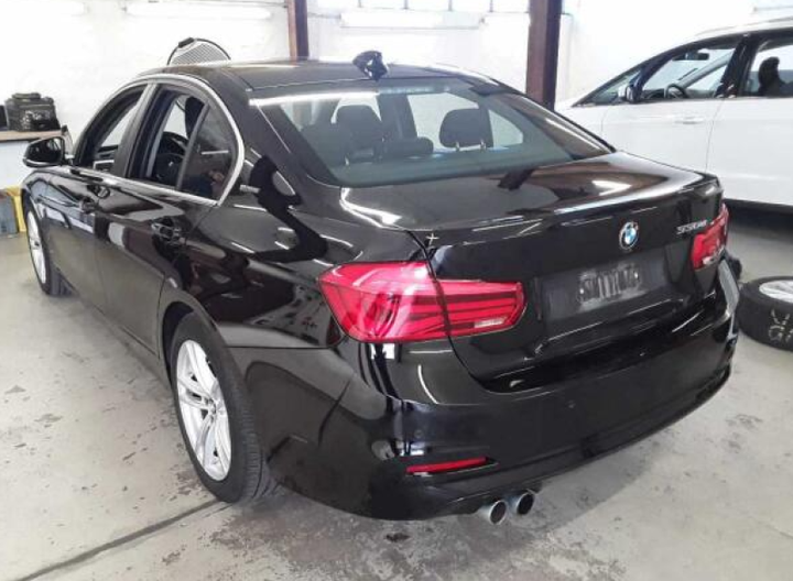 Photo 2 VIN: WBA8E11010K832389 - BMW 330E 