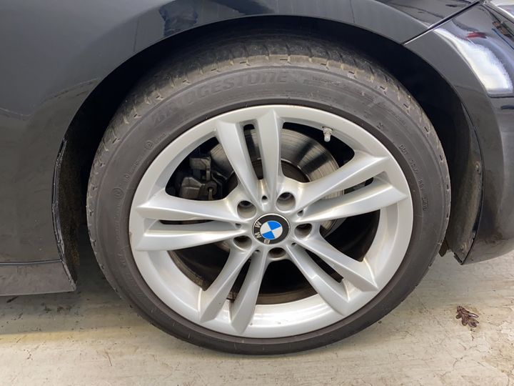 Photo 13 VIN: WBA8E110X0K477450 - BMW 330 