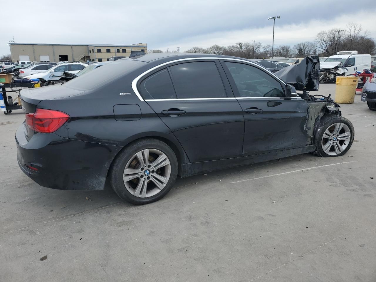 Photo 2 VIN: WBA8E1C31HA156504 - BMW 3ER 