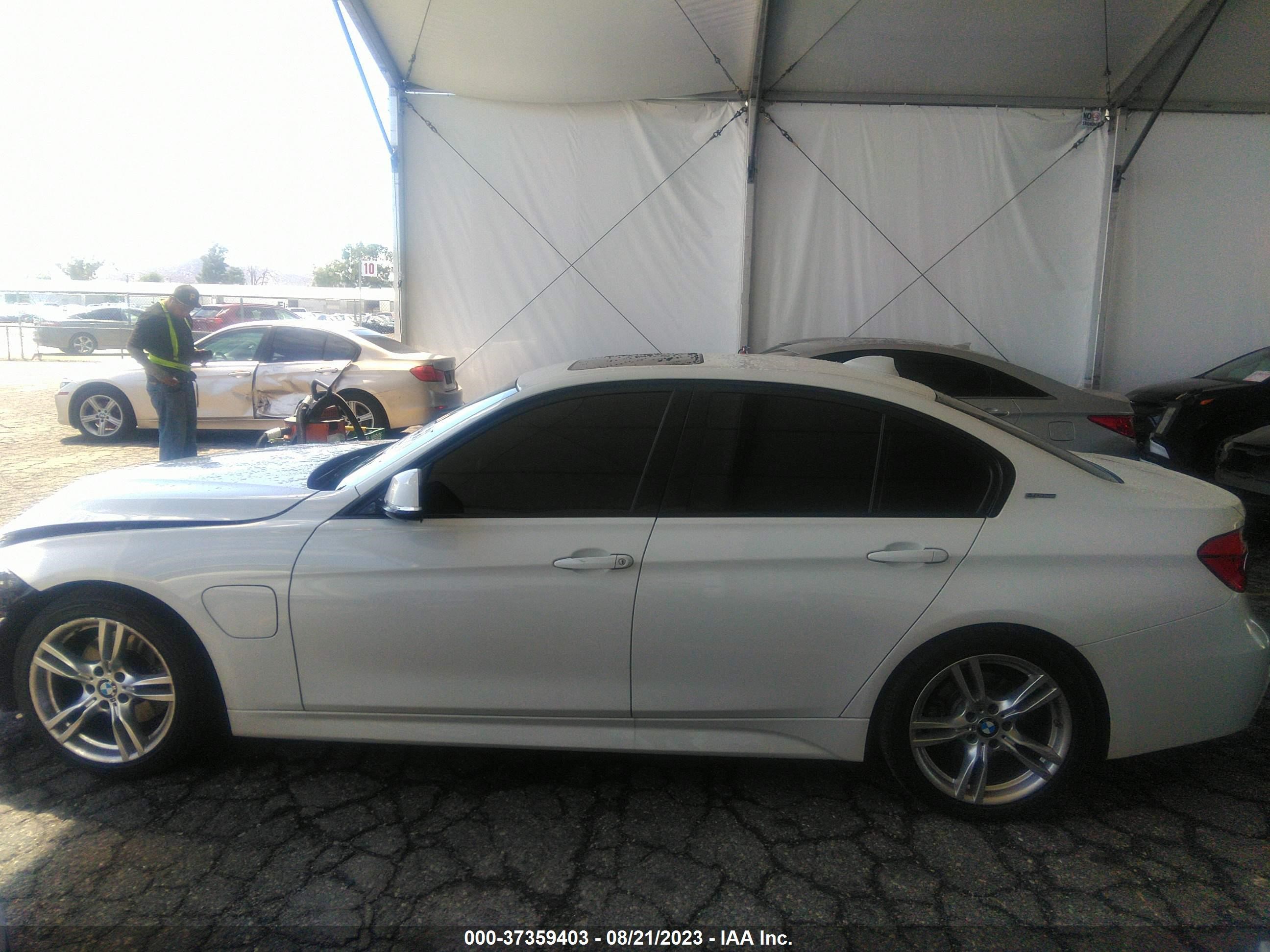 Photo 13 VIN: WBA8E1C31HA159225 - BMW 330E 