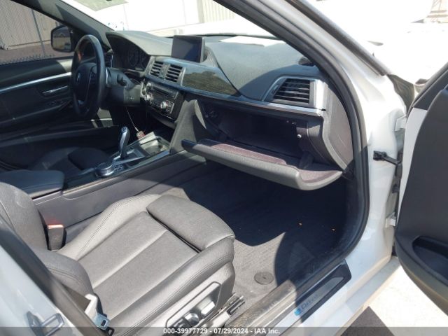 Photo 4 VIN: WBA8E1C58JA165692 - BMW 330E 