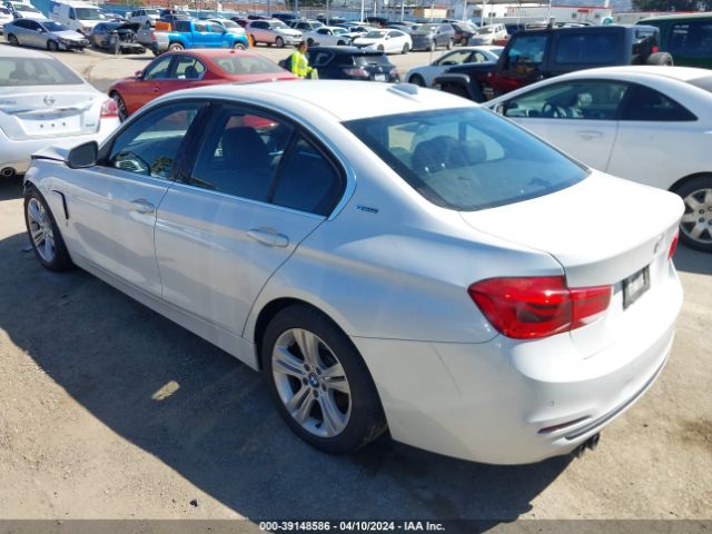 Photo 2 VIN: WBA8E1C5XJA171610 - BMW 330E 