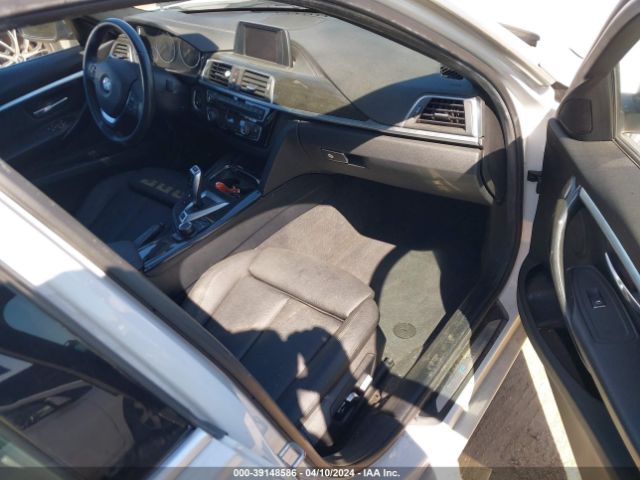 Photo 4 VIN: WBA8E1C5XJA171610 - BMW 330E 