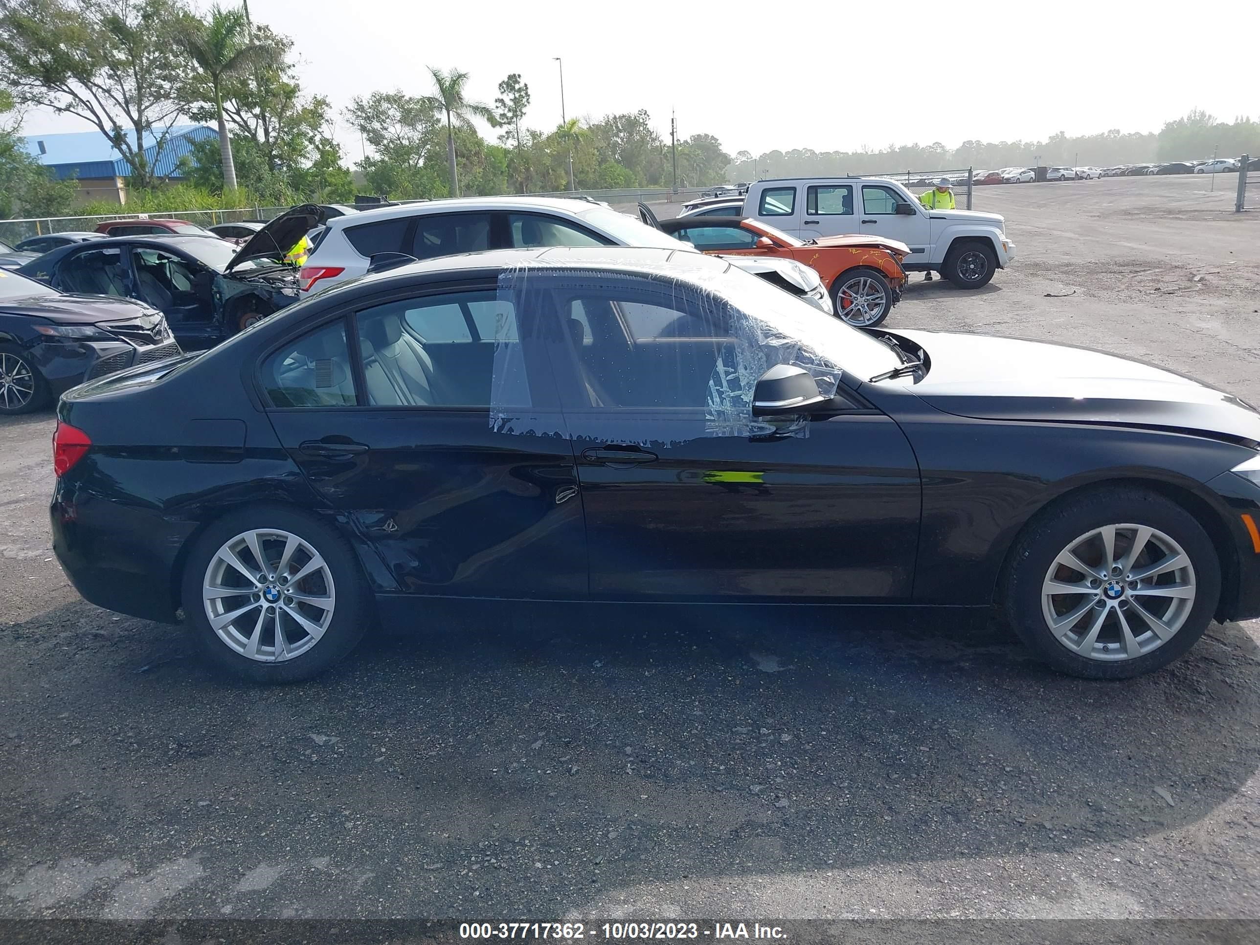 Photo 12 VIN: WBA8E1G34HNU17465 - BMW 3ER 