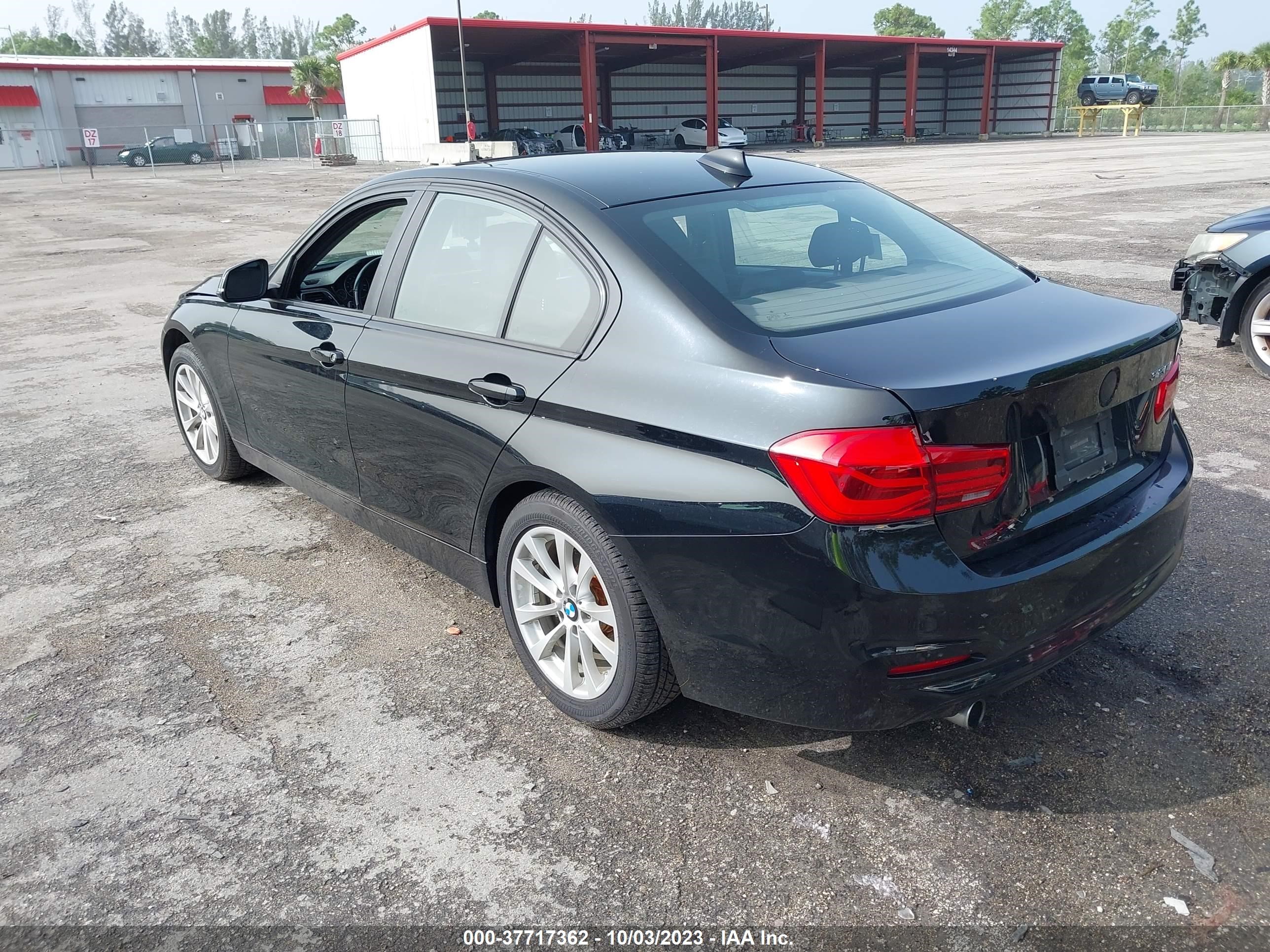 Photo 2 VIN: WBA8E1G34HNU17465 - BMW 3ER 