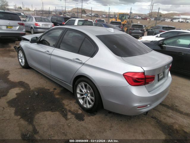 Photo 2 VIN: WBA8E1G3XHNU17437 - BMW 320I 