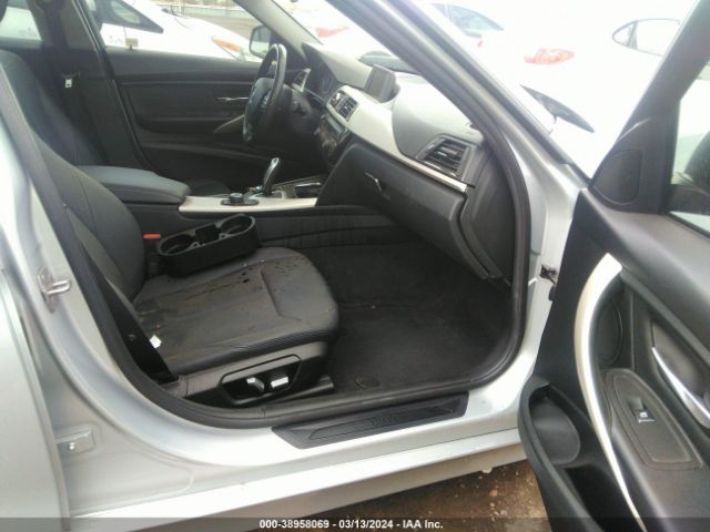 Photo 4 VIN: WBA8E1G3XHNU17437 - BMW 320I 