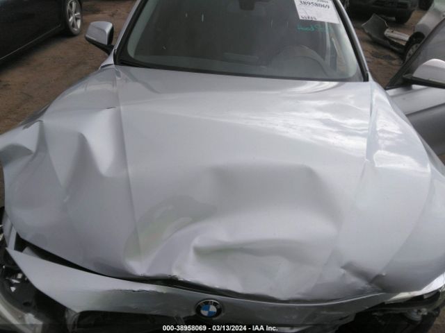 Photo 9 VIN: WBA8E1G3XHNU17437 - BMW 320I 