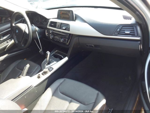 Photo 4 VIN: WBA8E1G50HNU15133 - BMW 320I 