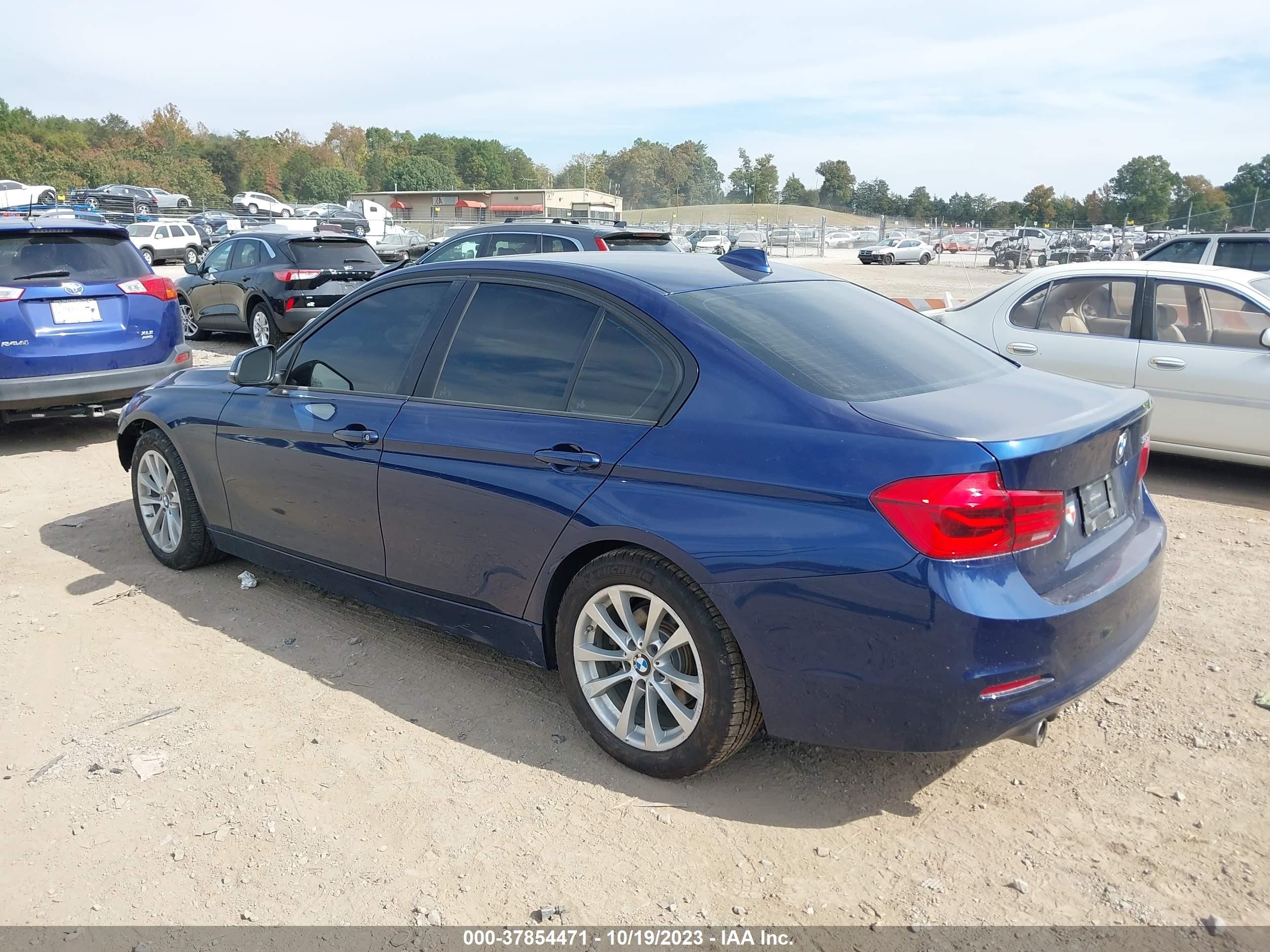 Photo 2 VIN: WBA8E1G51JNU91451 - BMW 3ER 